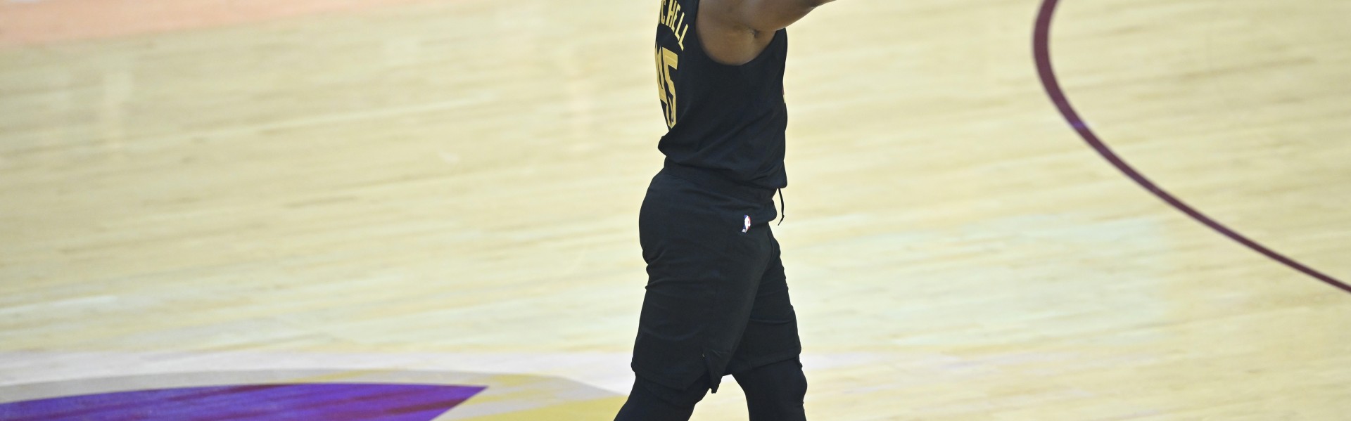 九游体育-米切尔用600场突破生涯15000分 现役第三快&amp;仅次于詹姆斯杜兰特