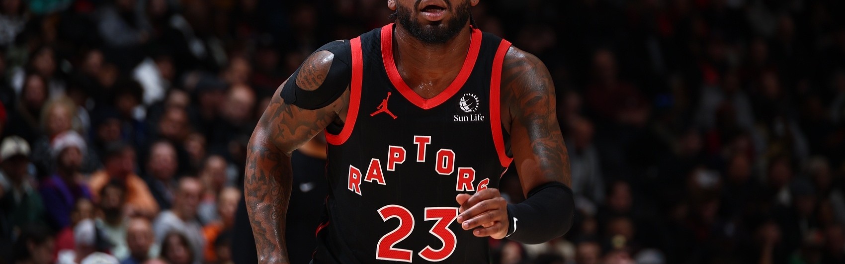 九游体育app官网-问题不大！谢德疑似崴脚受伤&amp;一瘸一拐回到替补席 随后返回比赛