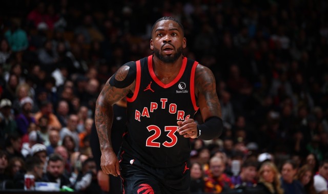 九游体育app官网-问题不大！谢德疑似崴脚受伤&amp;一瘸一拐回到替补席 随后返回比赛