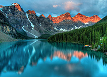 九游网-阿什拉夫在街头与小朋友踢球，还给他们签名